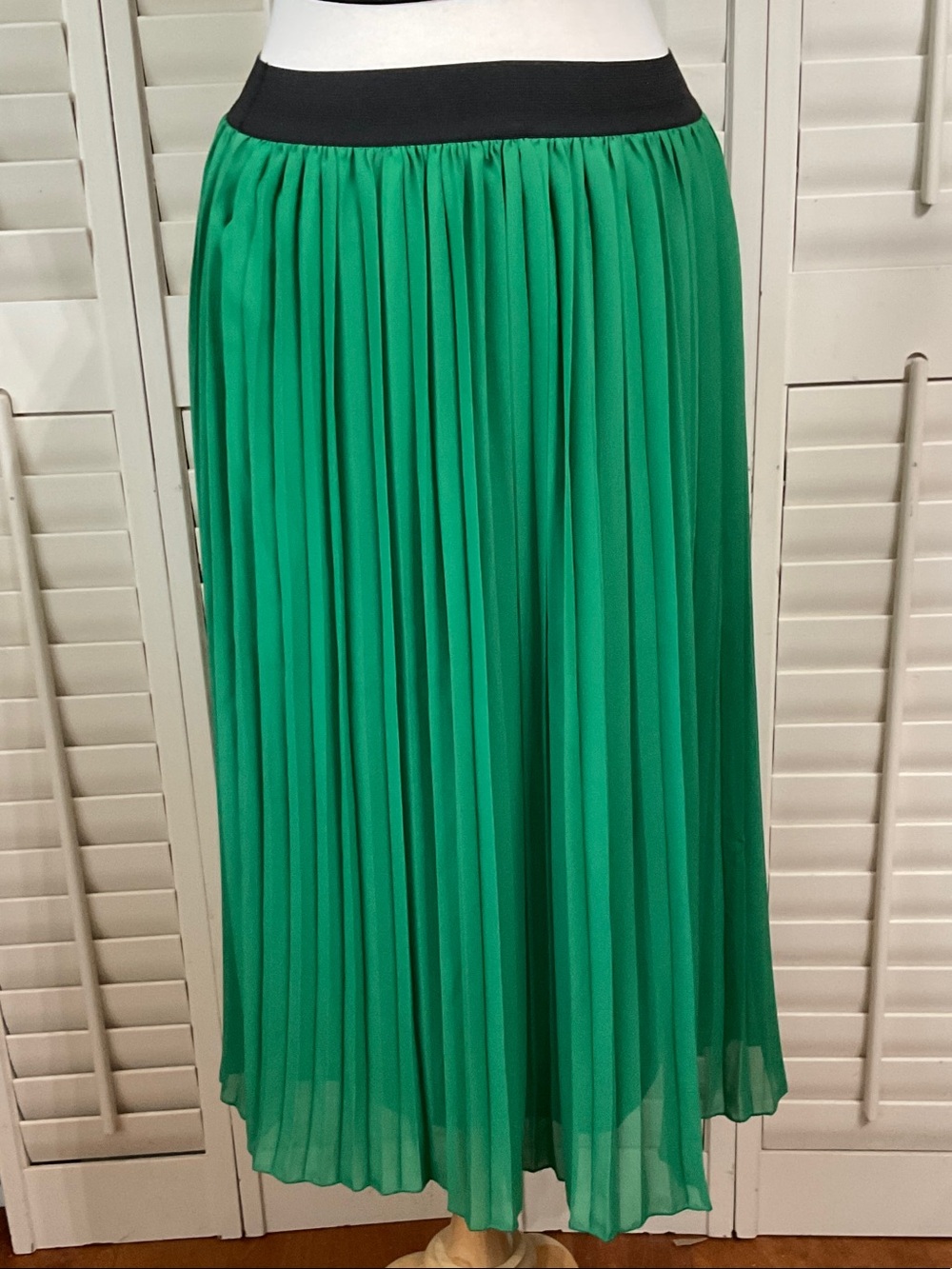 Rachel Zoe Emerald Green Pleated Midi Skirt with Black Waistband - Picture 1 of 4